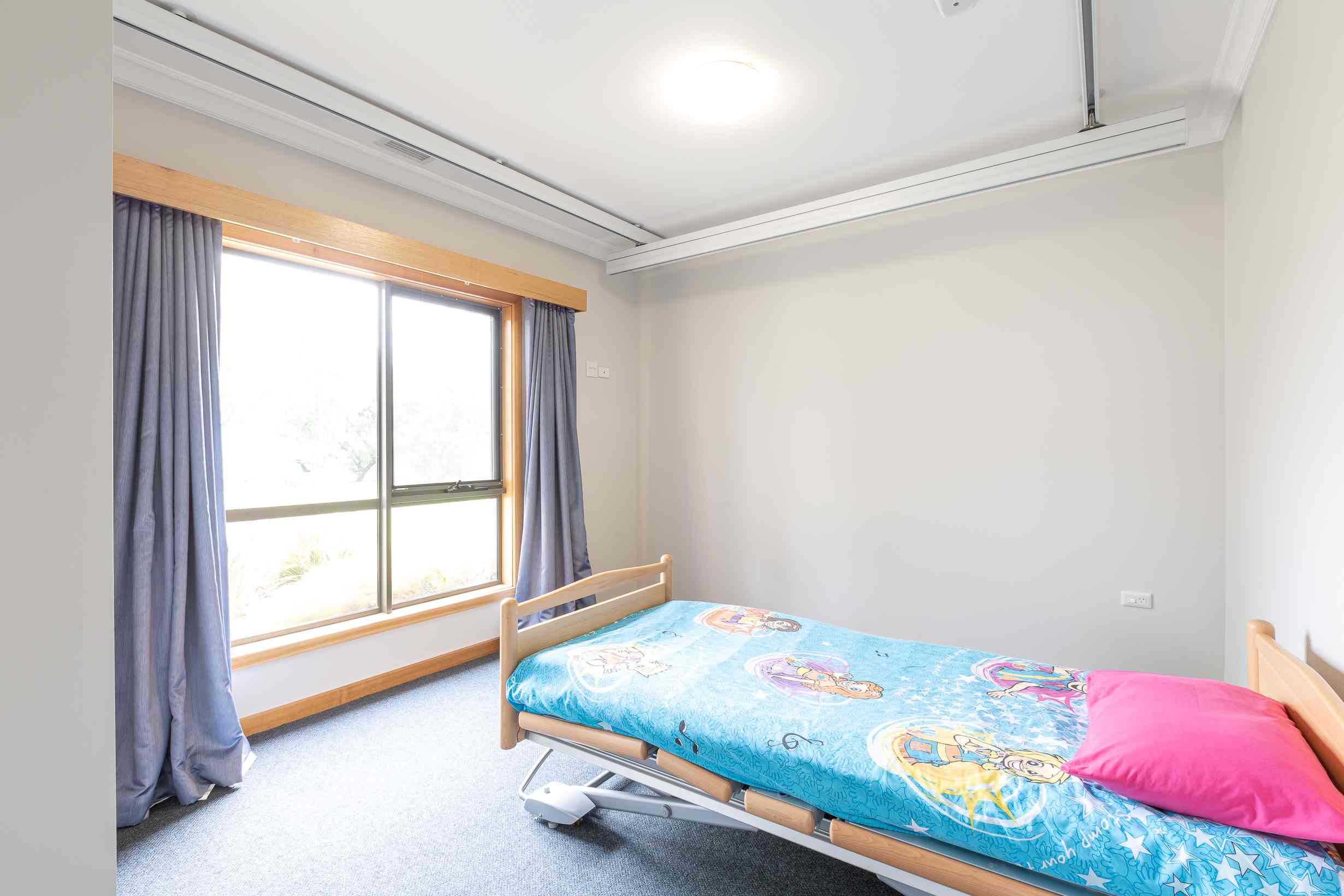 Kids respite Sebastopol bedroom hoist